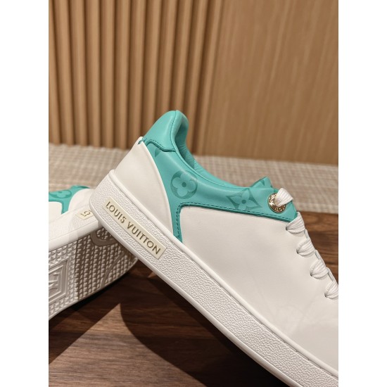 LV SNEAKERS