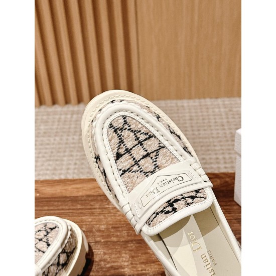 open-toed shoe open-toed shoe