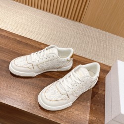 one Sneakers