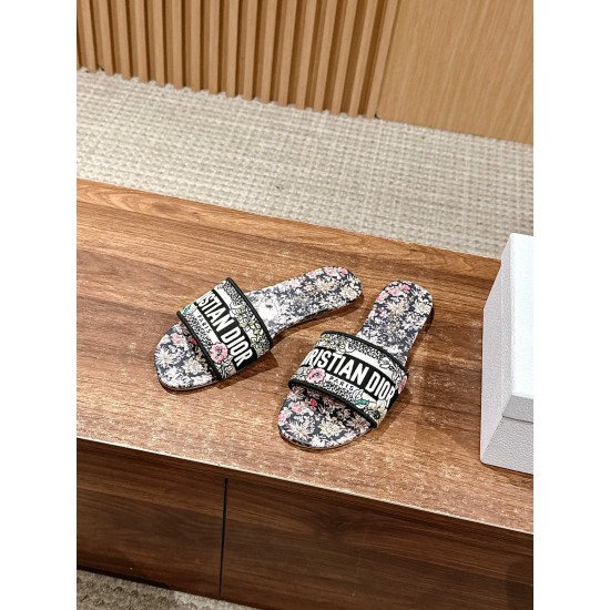 slippers 