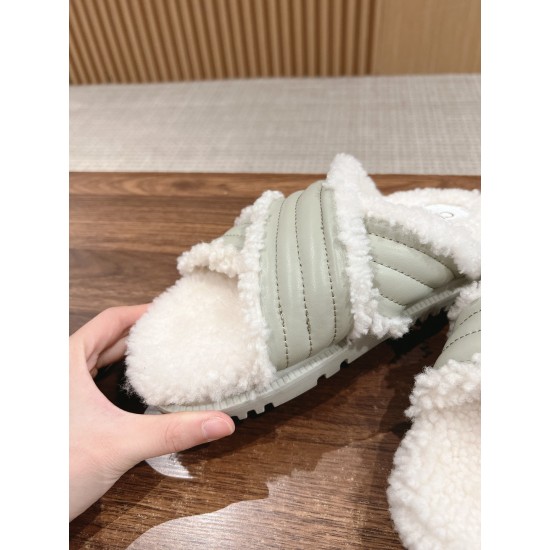 slippers 