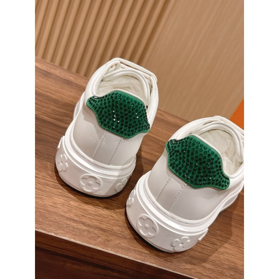 LV SNEAKERS