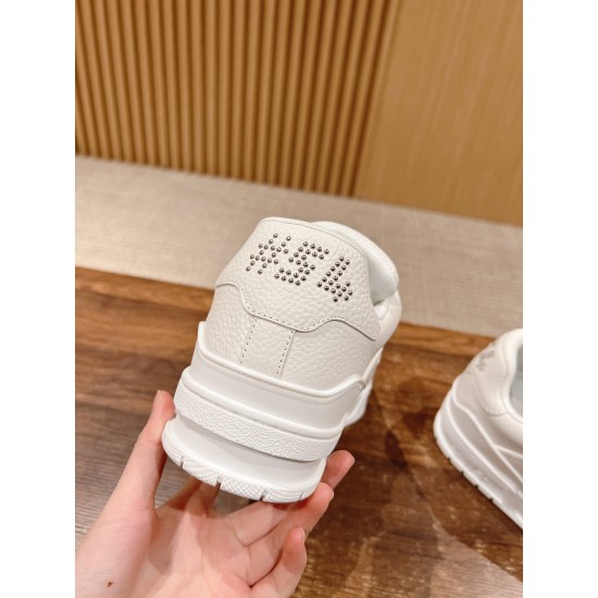 LV SNEAKERS