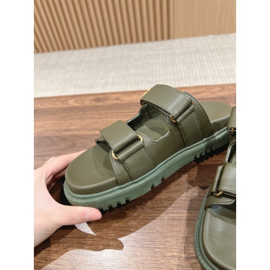 slippers 
