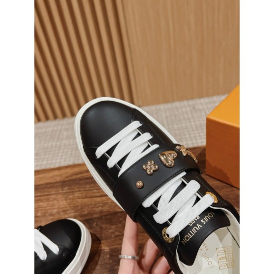 LV SNEAKERS