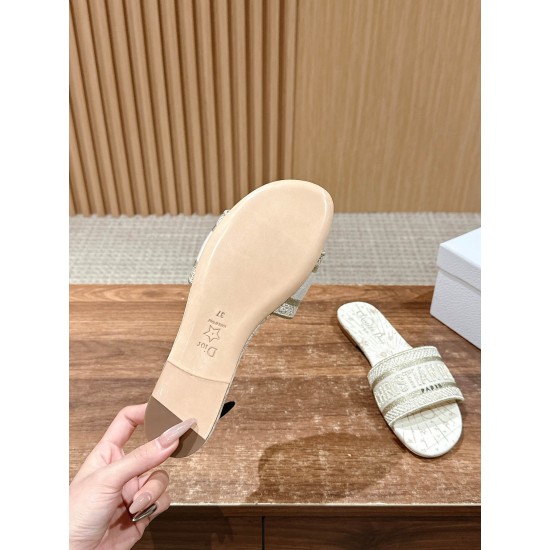 slippers 