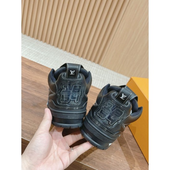 LV SNEAKERS