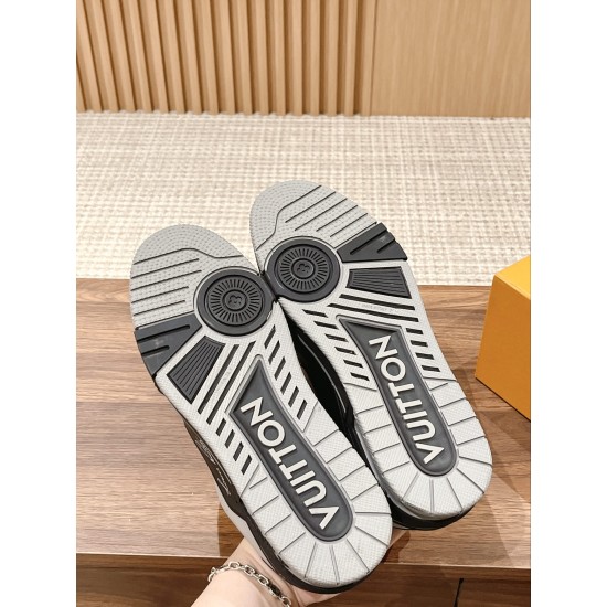 LV SNEAKERS