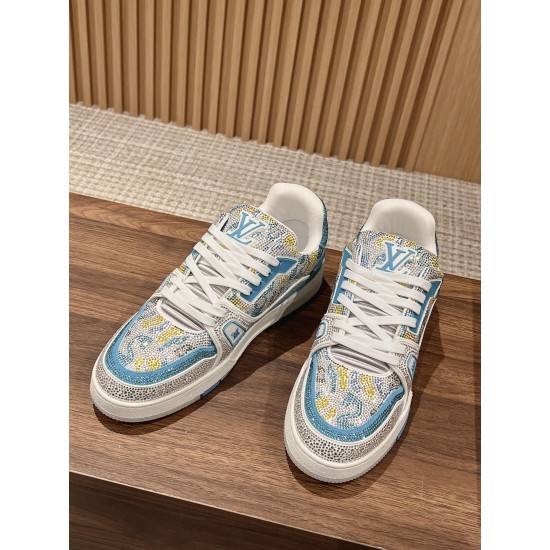 LV SNEAKERS