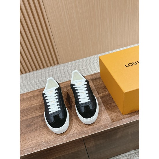 LV SNEAKERS