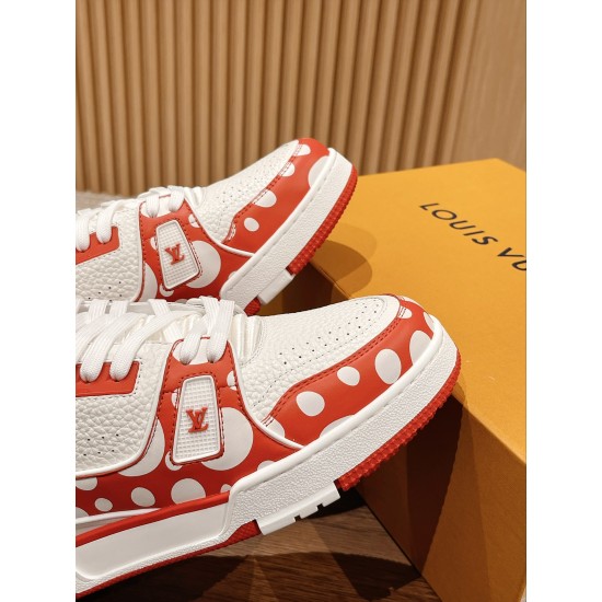 LV SNEAKERS