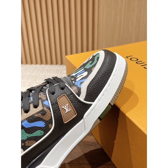 LV SNEAKERS
