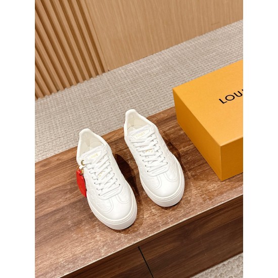 LV SNEAKERS