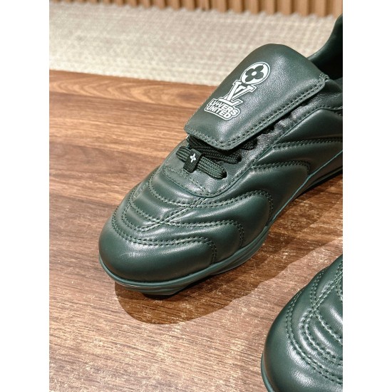 LV SNEAKERS