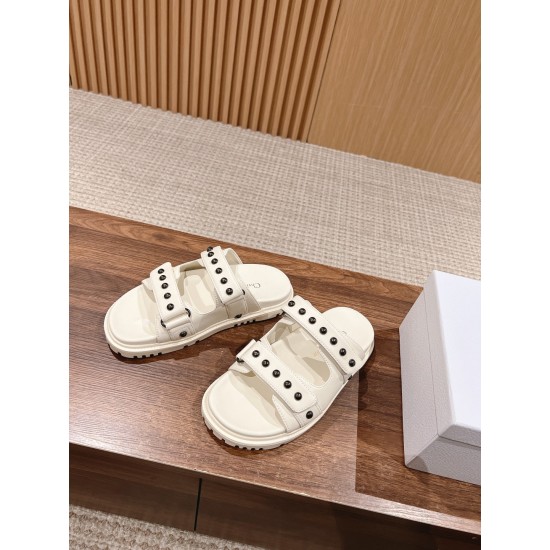 slippers 