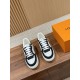LV SNEAKERS