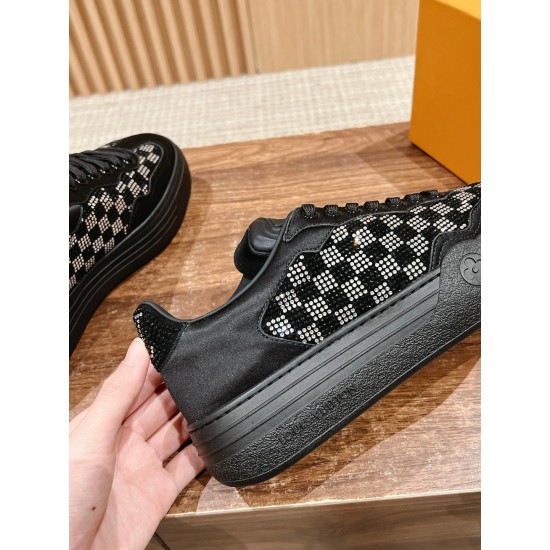 LV SNEAKERS