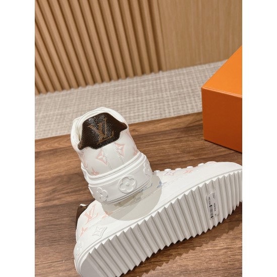 LV SNEAKERS