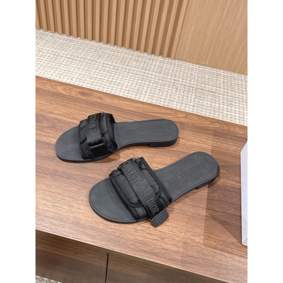 slippers slippers