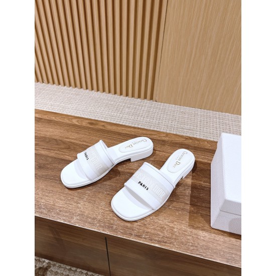 slippers 