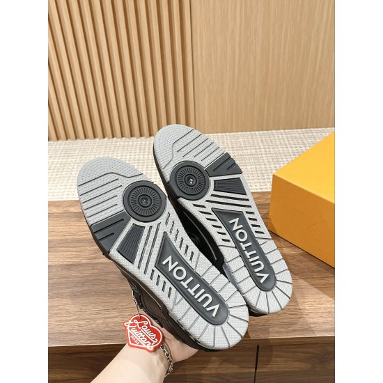 LV SNEAKERS