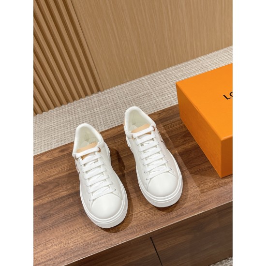 LV SNEAKERS