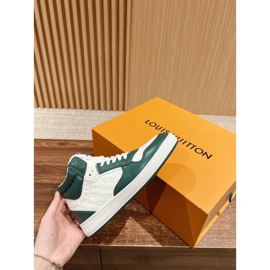 LV SNEAKERS