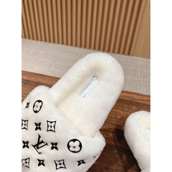 LV SLIPPERS