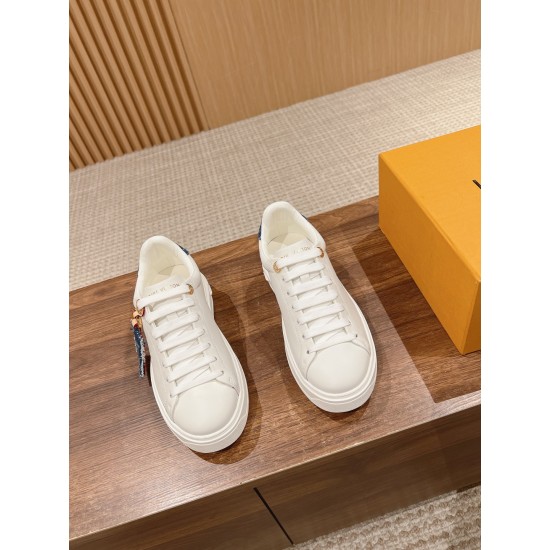 LV SNEAKERS