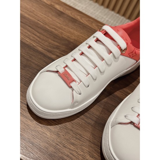 LV SNEAKERS