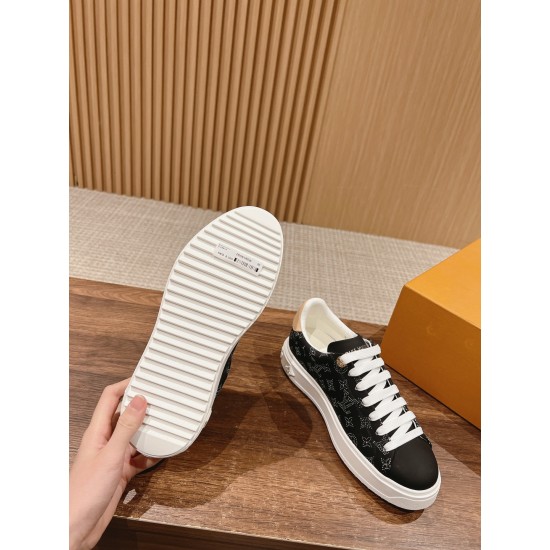 LV SNEAKERS