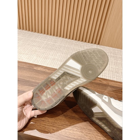 LV SNEAKERS