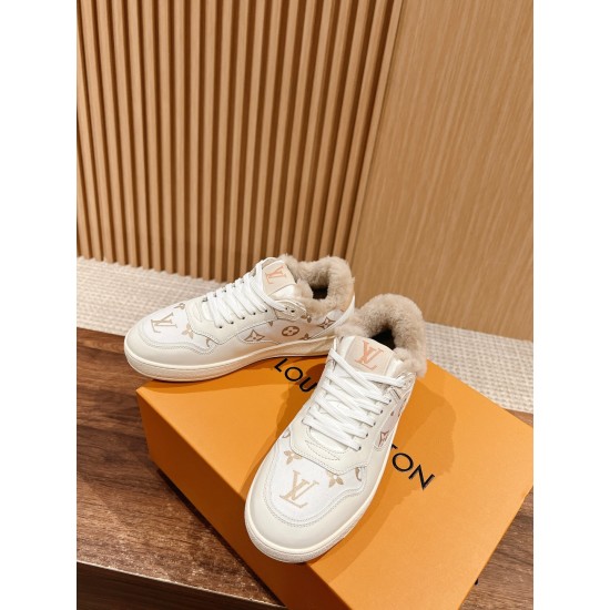 LV SNEAKERS