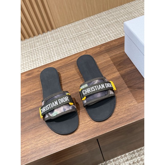 slippers 