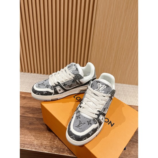 LV SNEAKERS