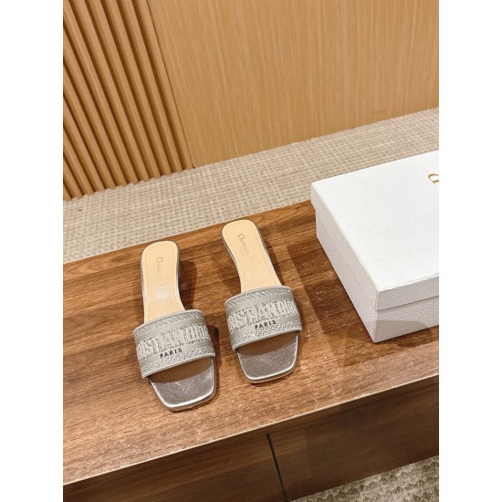 slippers 