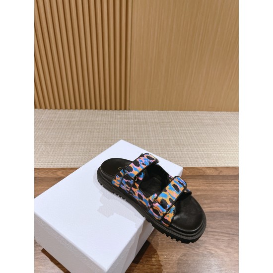 slippers 
