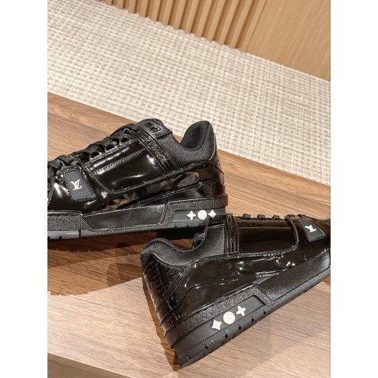 LV SNEAKERS