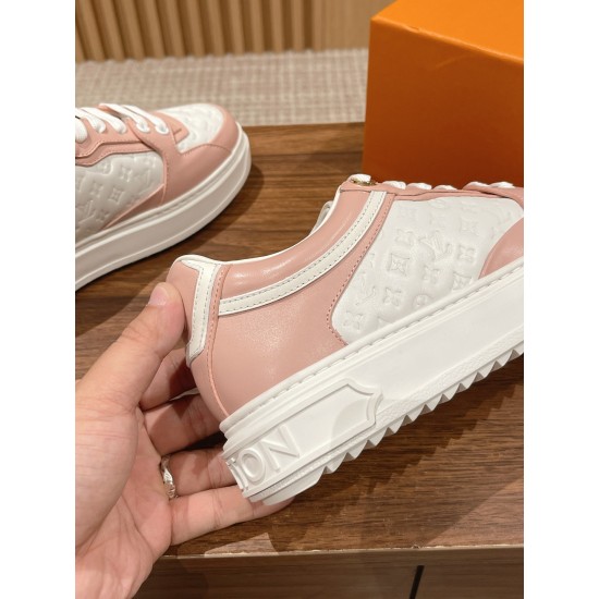 LV SNEAKERS
