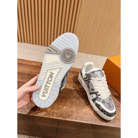 LV SNEAKERS