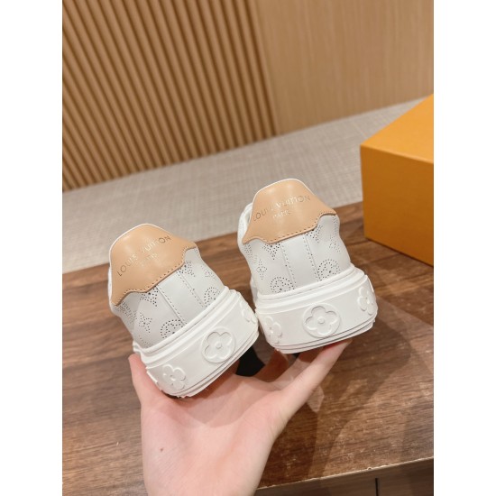LV SNEAKERS