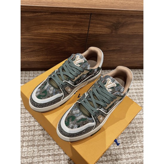 LV SNEAKERS