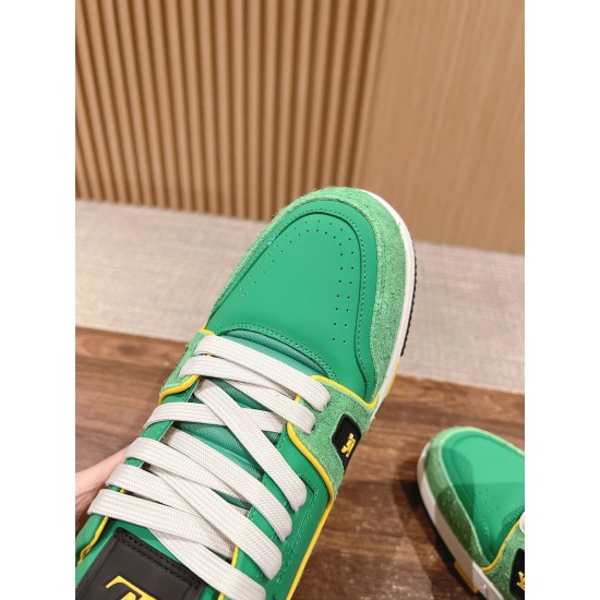 LV SNEAKERS