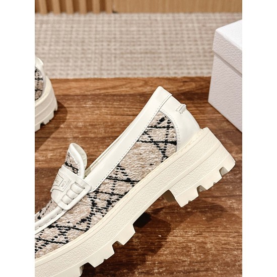 open-toed shoe open-toed shoe