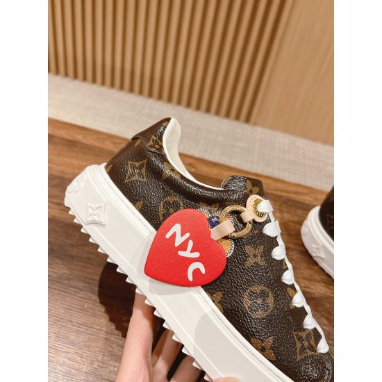 LV SNEAKERS