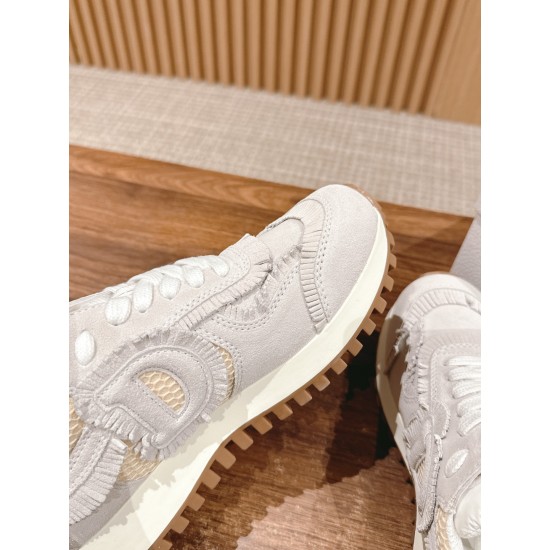 Tassel sneakers