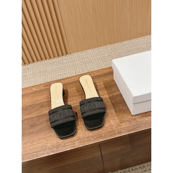 slippers 