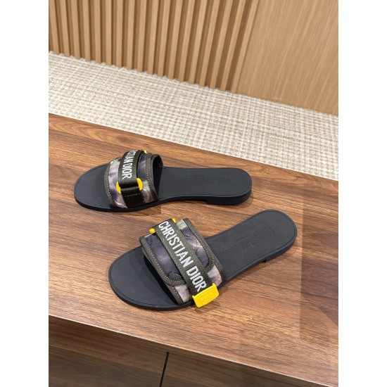 slippers 