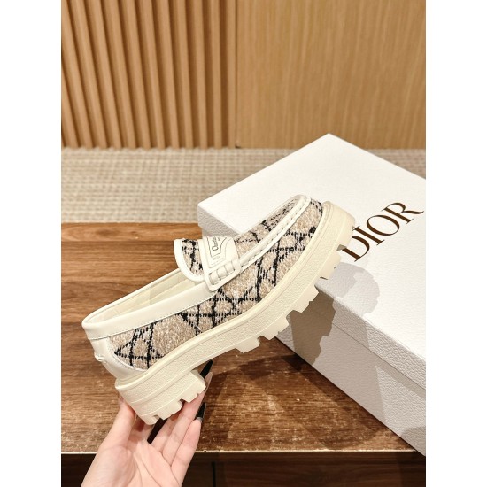 open-toed shoe open-toed shoe