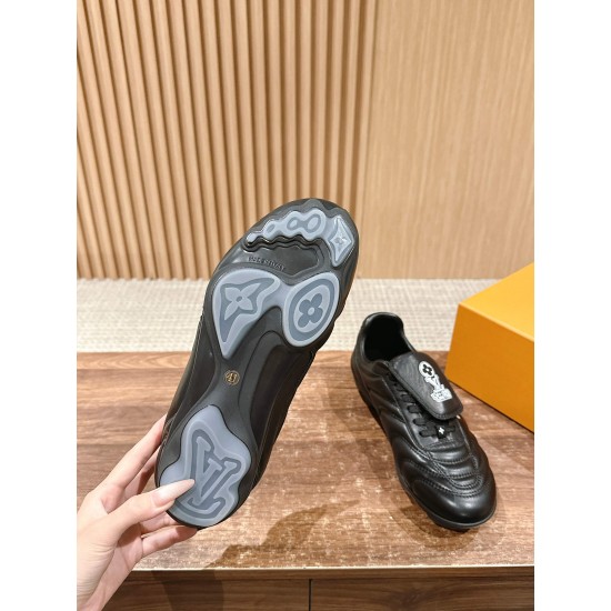 LV SNEAKERS
